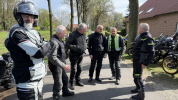 Kuckt leicht gequält der Kleine Kuckt leicht gequält der Kleine